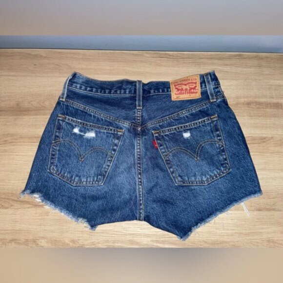 Levi Denim Short Shorts - Picture 5 of 6